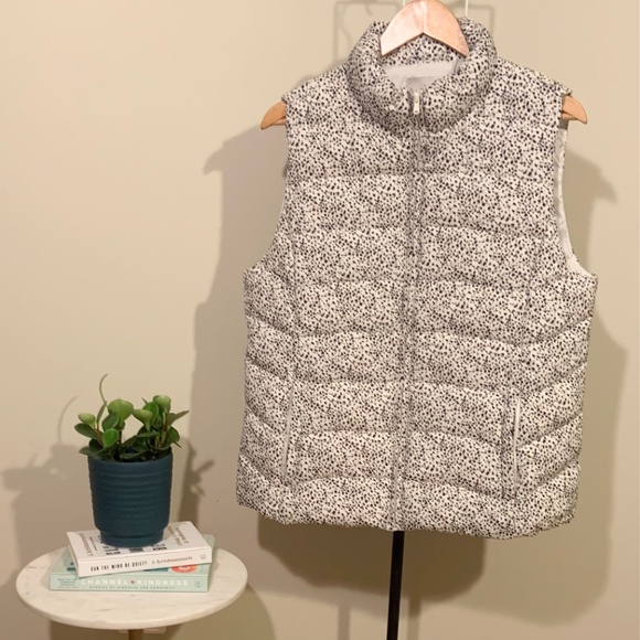 Women’s Loft Puffer Vest - Picture 3 of 3